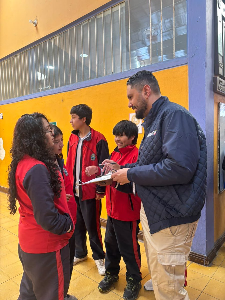 MigracionCol's tweet photo. #SemanaContraLaTrata | En Pasto somos un solo equipo para combatir la #TrataDePersonas. Junto a la @alcaldiapasto y @PoliciaColombia, hacemos prevención y sensibilización en instituciones educativas, donde socializamos con las y los estudiantes nuestra aplicación #LibertApp https://t.co/gbGAzohSFD