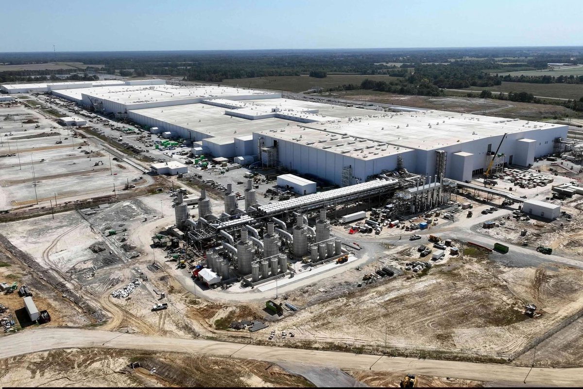 MoroccoIntel's tweet photo. 🇲🇦🇨🇳| Les travaux du projet colossal de GIGAFACTORY de Gotion Energy 🇨🇳 dans l'Atlantic Free Zone de Kénitra 🇲🇦 avancent à un rythme soutenu. 

Un investissement de 1,4 milliard $ pour produire des batteries LFP et qui renforcera la montée en puissance de l'écosystème automobile marocain, avec une livraison prévue cette année.