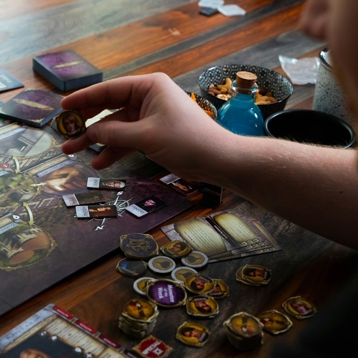 LebanonSuites's tweet photo. Roll into an unforgettable weekend at #TEO-CON, August 28-30! 🎲 From tabletop gaming &amp; trading cards to competitions and community, there's something for every fan. Stay nearby so you can spend more time enjoying the convention &amp; less time on the road. https://t.co/zX3V2kCXIg https://t.co/i2ZP7pQPPc