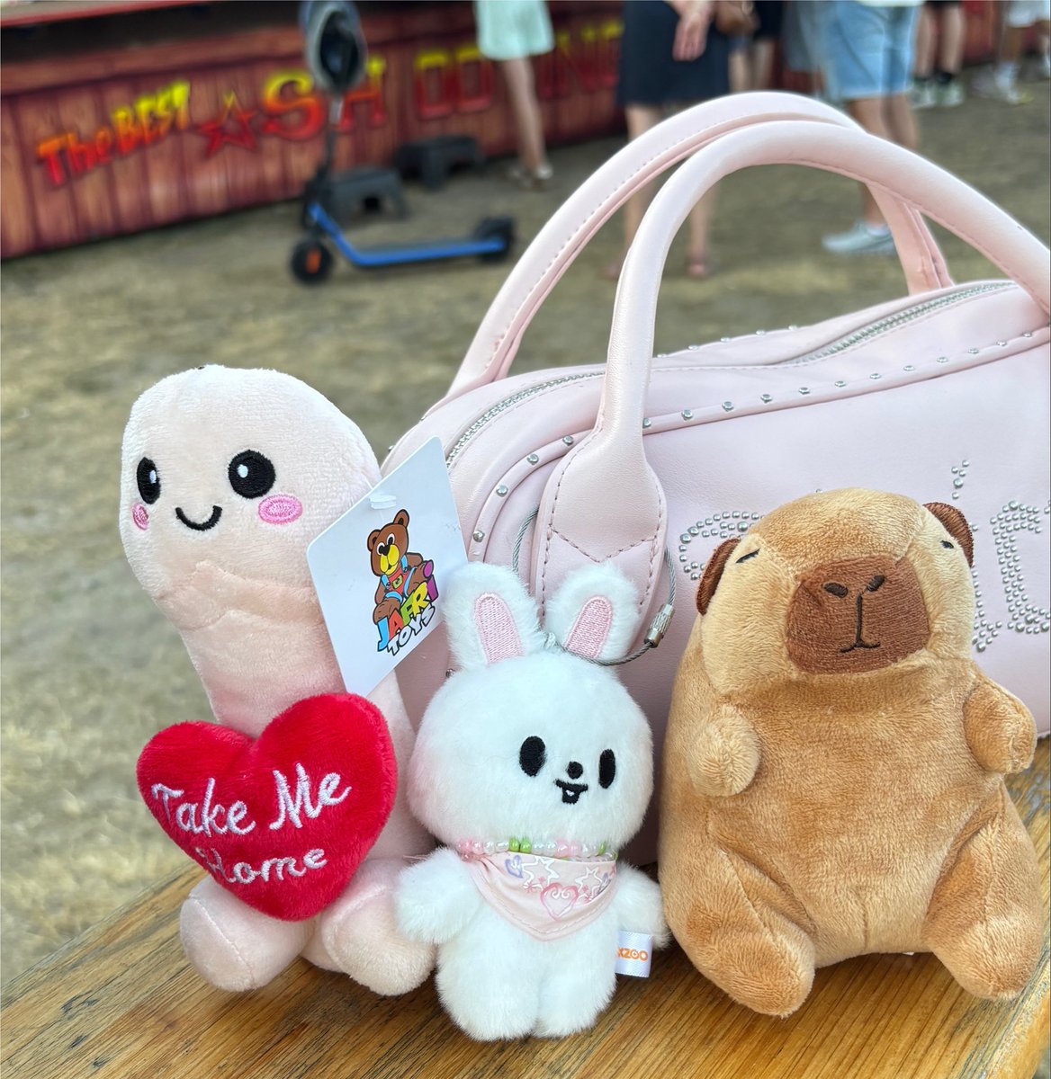 babyleeknow_'s tweet photo. leebit found friends 🥺❤️ https://t.co/AniCkU8NQn