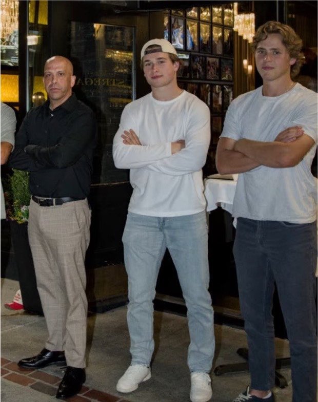 13O6p's tweet photo. smitty look a bit bigger than mack lmao😭 https://t.co/xpueaXGSpP