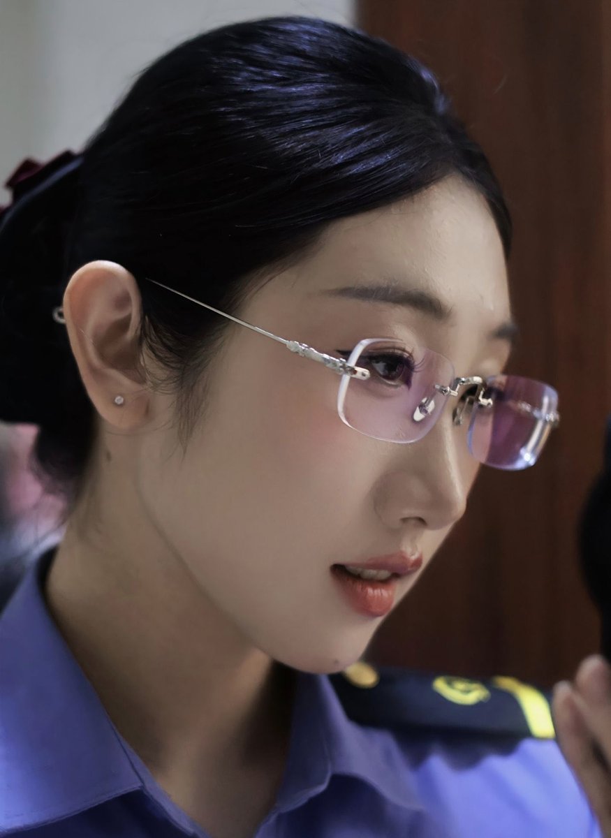 fanxiaohai's tweet photo. 很有气质，从体态开始，不管是发型还是妆容，证明是娇生惯养的乖乖女，有健身痕迹，
现在能做出这种行为也是因为平时太正经太怪，所以需要反差的来刺激你，现在不太能接受过分的，不代表以后不接受@Wu37592Suo https://t.co/eqAlPs4uGJ