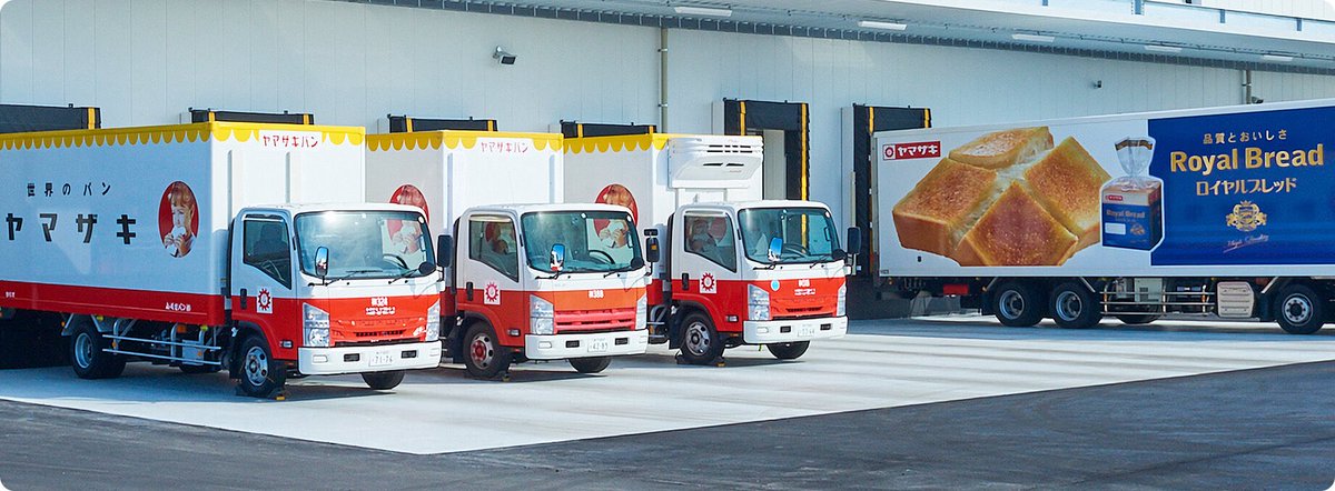 trucknakanohito's tweet photo. ヤマザキパンのトラックを見て「白ナンバーだから違法じゃないの？」と言う人がいるけど、それは勘違いです。ヤマザキパンは自社の商品を自社のトラックで運ぶ自家用輸送が中心なので白ナンバーで問題なし。緑ナンバーが必要なのはお金をもらって他社の荷物を運ぶ営業用トラックなんです。 https://t.co/8CLre1uy35