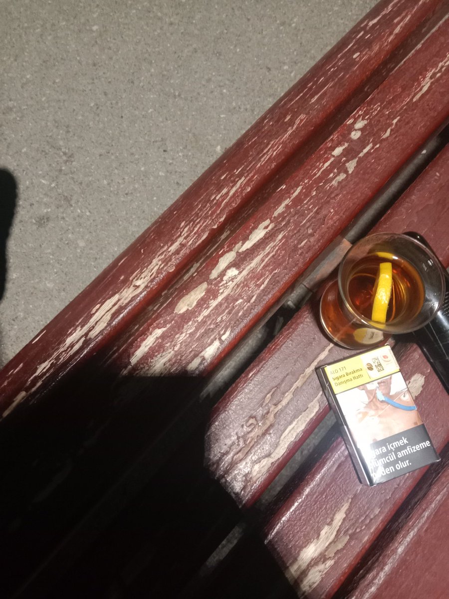 hytsrnq1's tweet photo. #nöbet #çay #sigara #sessizlik #huzur https://t.co/8F0KJw4vTb