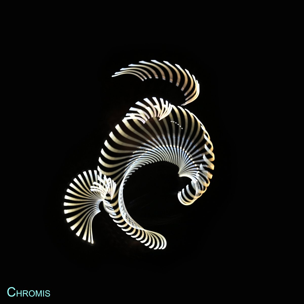 SketchLight_ray's tweet photo. Art is all about making the invisible visible 

⚡OCEANLIGHTS⚡
Series collection 

1/1  
0.05 || ETH

Light painting photography one single long exposure
https://t.co/K7k9ctVoJr https://t.co/G1xfGVyALC