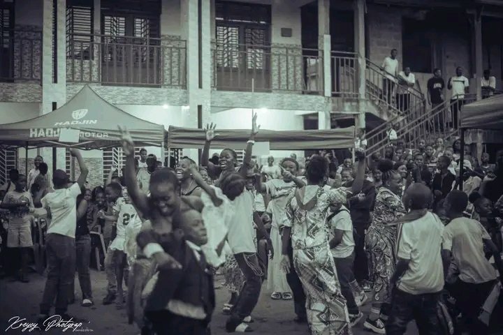 maomak354's tweet photo. L'ambassade de l'enfance RDC à organiser une journée porte ouvert sur le phénomène "Enfant en rupture familiale" appelé #enfantdelarue au sein de la paroisse catholique Divin maître. L'ambassadeur @makayangadeo354 à remercier le chef de l'état et ministre du GFE @MichelineOMbae https://t.co/BbbMuJDITO