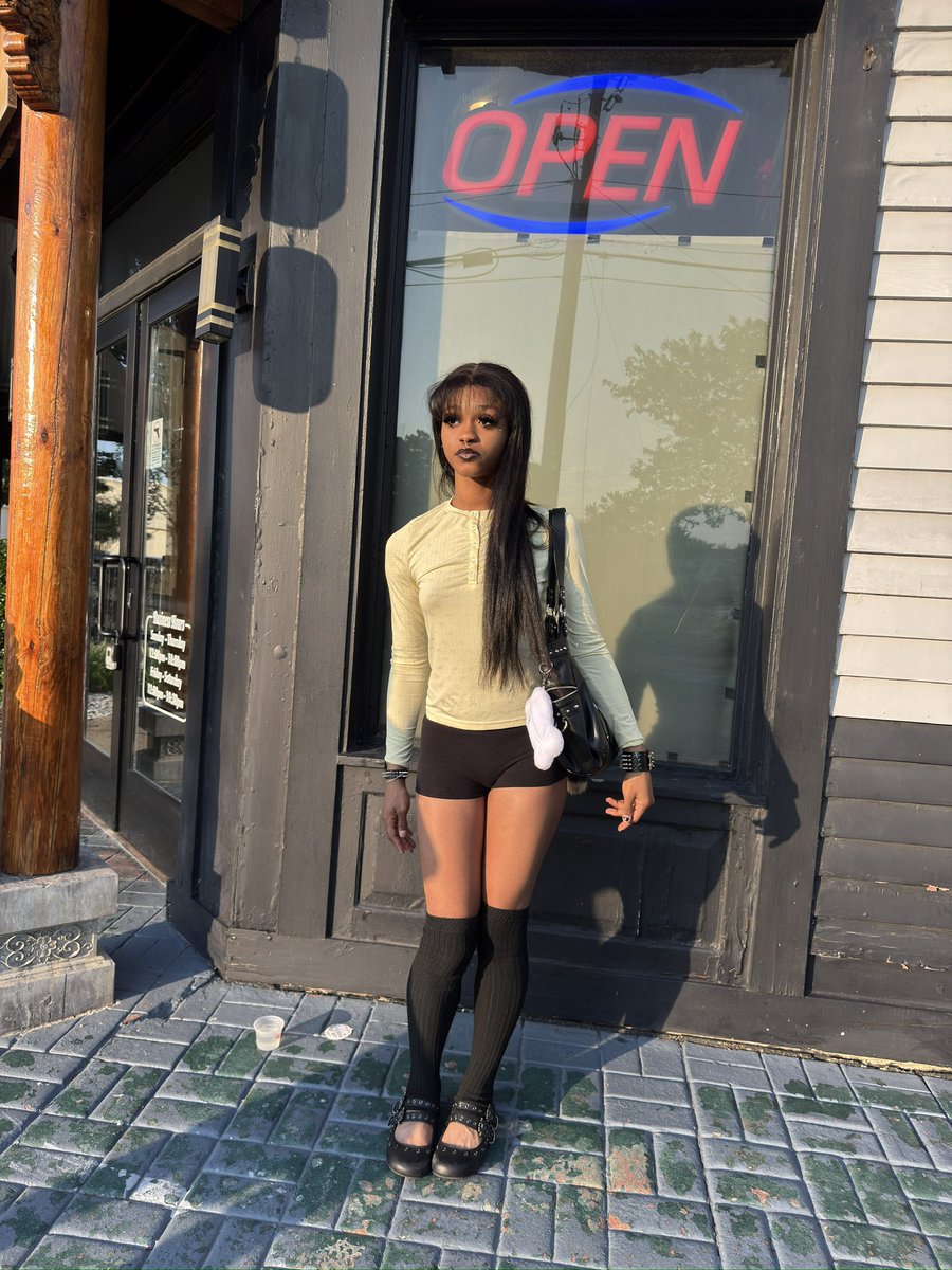 deadgirlflesh's tweet photo. who wants to please a cutie deadgirl?🖤🔪🧟‍♀️ https://t.co/85dIFrjmGB