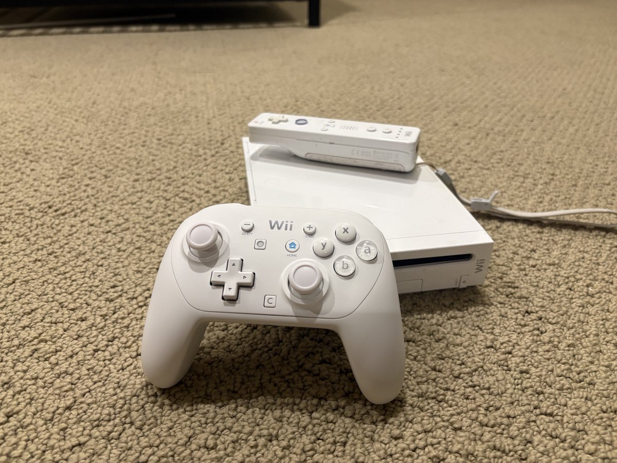 LestatsMods's tweet photo. This is what you can do with a Wii Themed pro controller shell set ... Or I can make it all for you.... https://t.co/1H4ACzmmmp