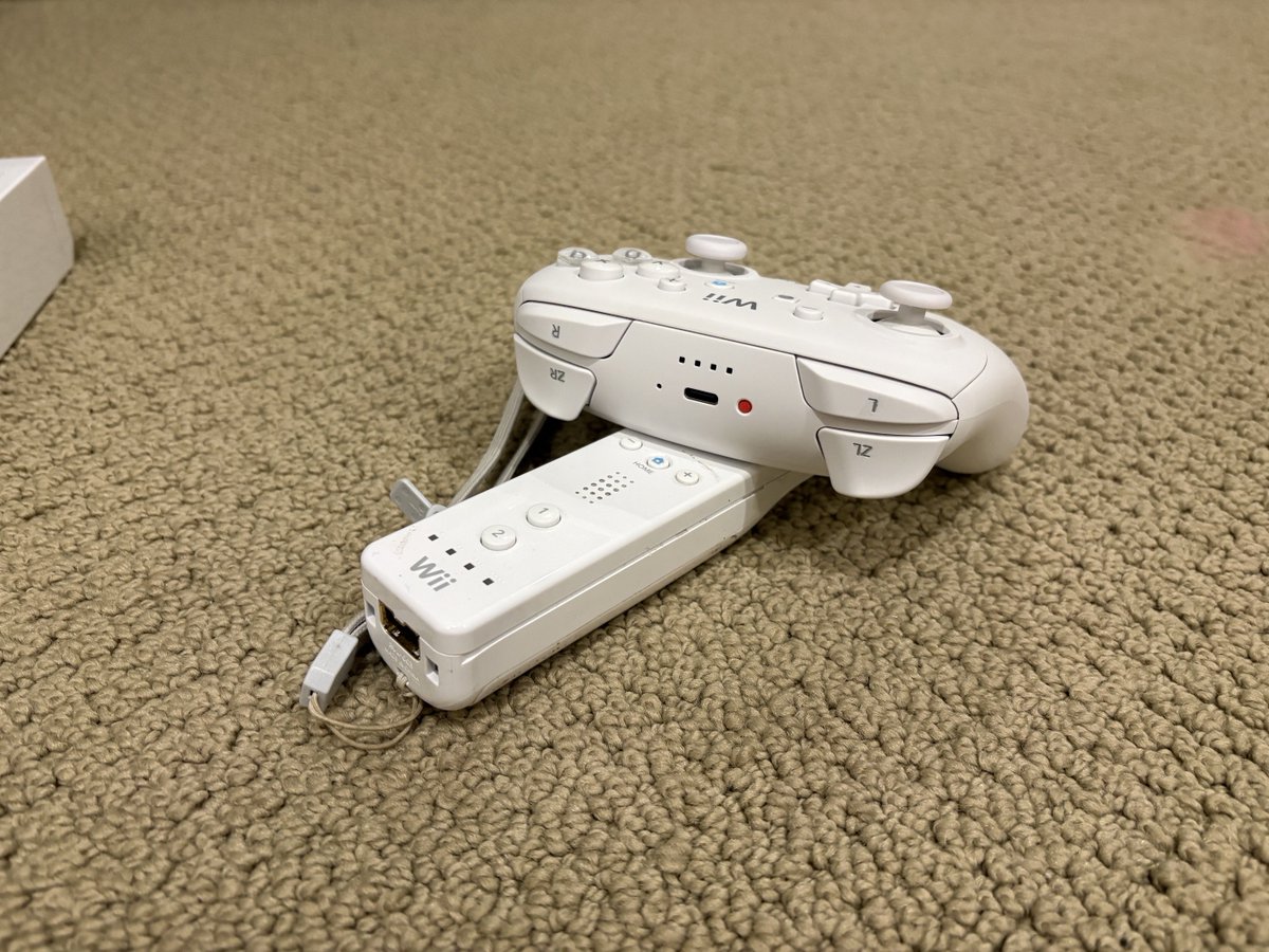LestatsMods's tweet photo. This is what you can do with a Wii Themed pro controller shell set ... Or I can make it all for you.... https://t.co/1H4ACzmmmp