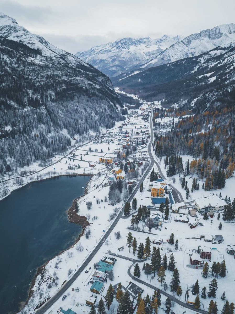 realmagine's tweet photo. Snowy peaks and frozen lakes 🏔️❄️
Exactly what we need right now, right?🗯️
Tignes Les Brévières, France 🇫🇷
#Tignes #France #Imagine https://t.co/TYrwiKNr6S