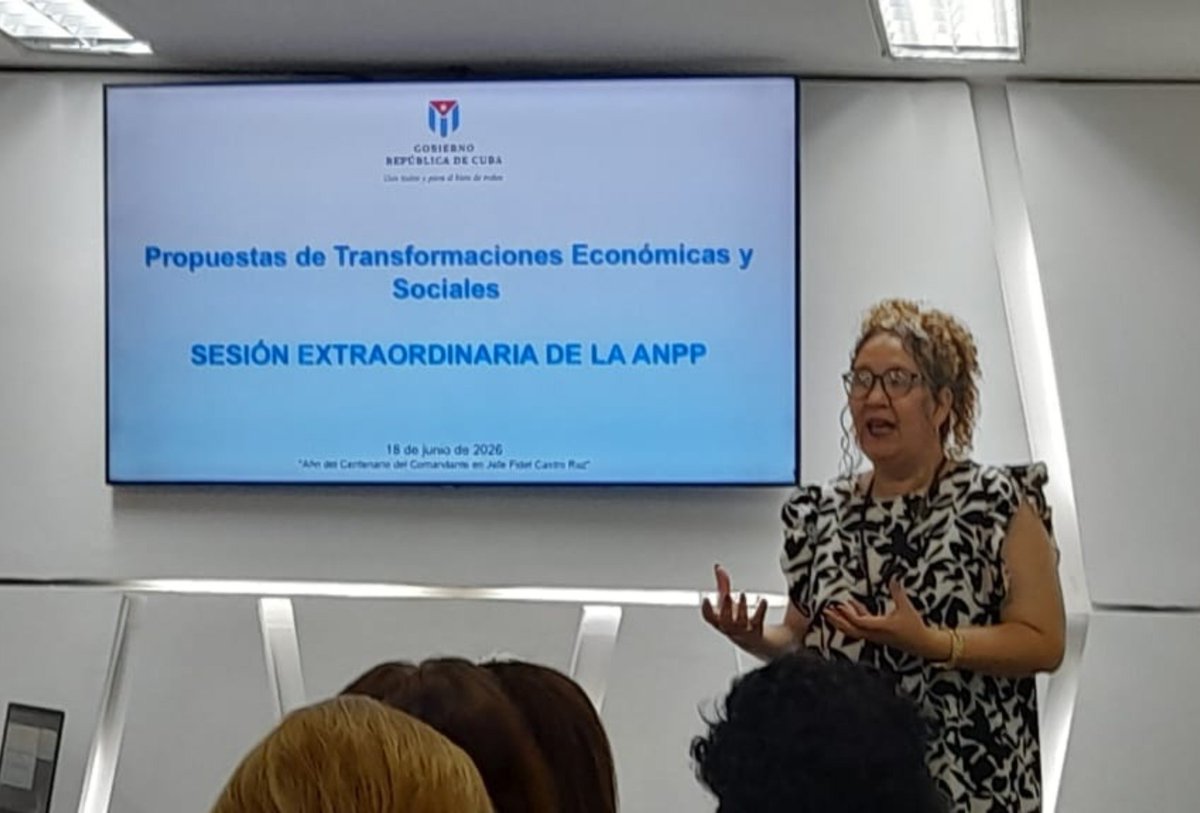 YagenPerez's tweet photo. Se realiza reunion ordinaria del Consejo de Direccion de la @DPSHabana. Se analizaron temas de gran importancia como el PAMI, la situacion epidemiologica. Ademas presentamos como tema de gran importancia El proceso de transformaciones economicas y sociales. https://t.co/nNrC6tdSx0