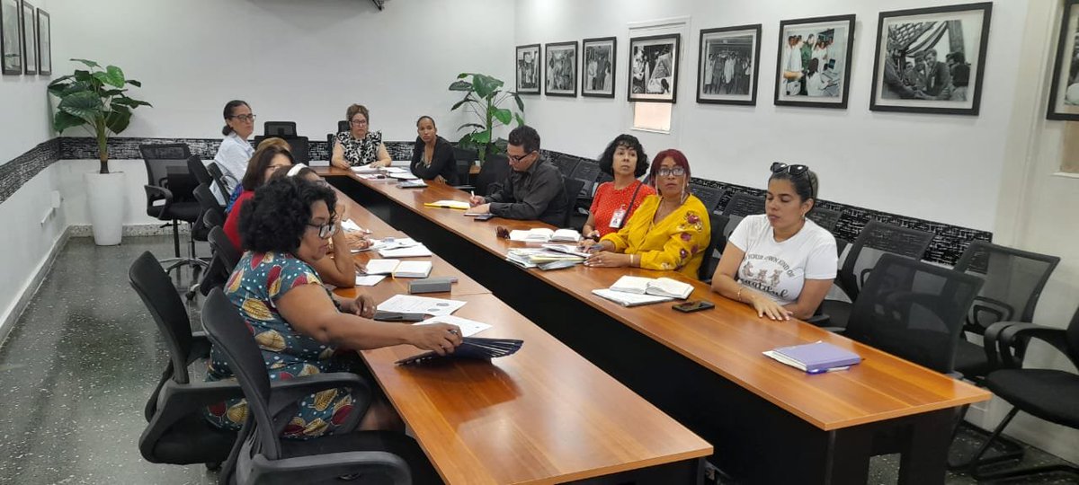 YagenPerez's tweet photo. Se realiza reunion ordinaria del Consejo de Direccion de la @DPSHabana. Se analizaron temas de gran importancia como el PAMI, la situacion epidemiologica. Ademas presentamos como tema de gran importancia El proceso de transformaciones economicas y sociales. https://t.co/nNrC6tdSx0