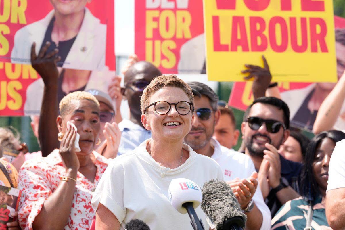 TamoorT's tweet photo. Tomorrow, GM chooses its future. I've worked closely with @andyburnham over many years and know what united leadership delivers. 

I know @bevcraig &amp; I'm backing her to build on that progress, keeping GM moving forward,hope, unity and opportunity. We can't risk division. #VoteBev https://t.co/MM74LaG9sP