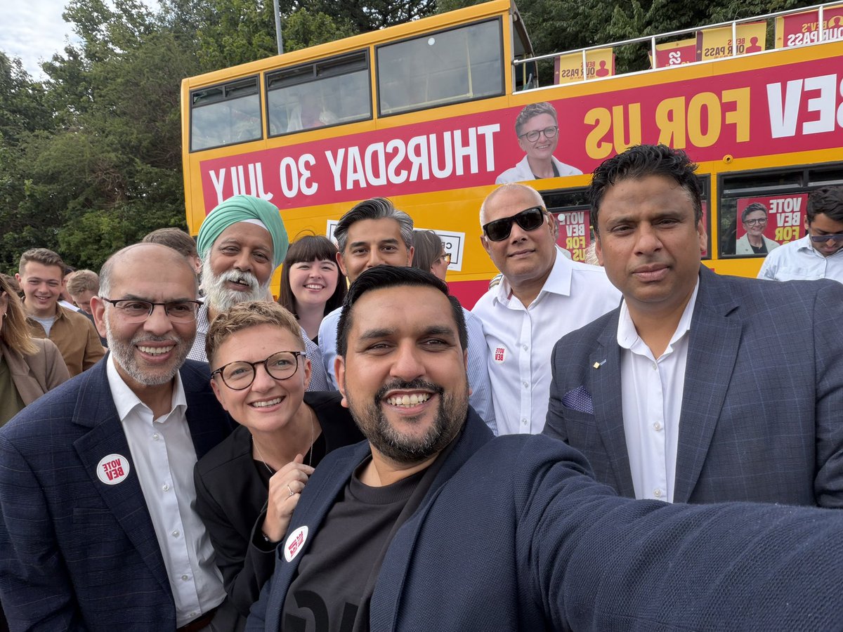 TamoorT's tweet photo. Tomorrow, GM chooses its future. I've worked closely with @andyburnham over many years and know what united leadership delivers. 

I know @bevcraig &amp; I'm backing her to build on that progress, keeping GM moving forward,hope, unity and opportunity. We can't risk division. #VoteBev https://t.co/MM74LaG9sP