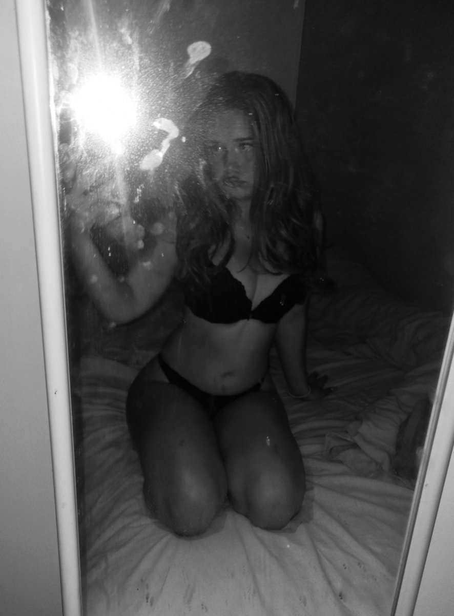 Emiliaanderssn's tweet photo. weird request but can i see ur dc!!kkkk?? if u want i'll dm u first plssssssss https://t.co/hxK6WT1PUR