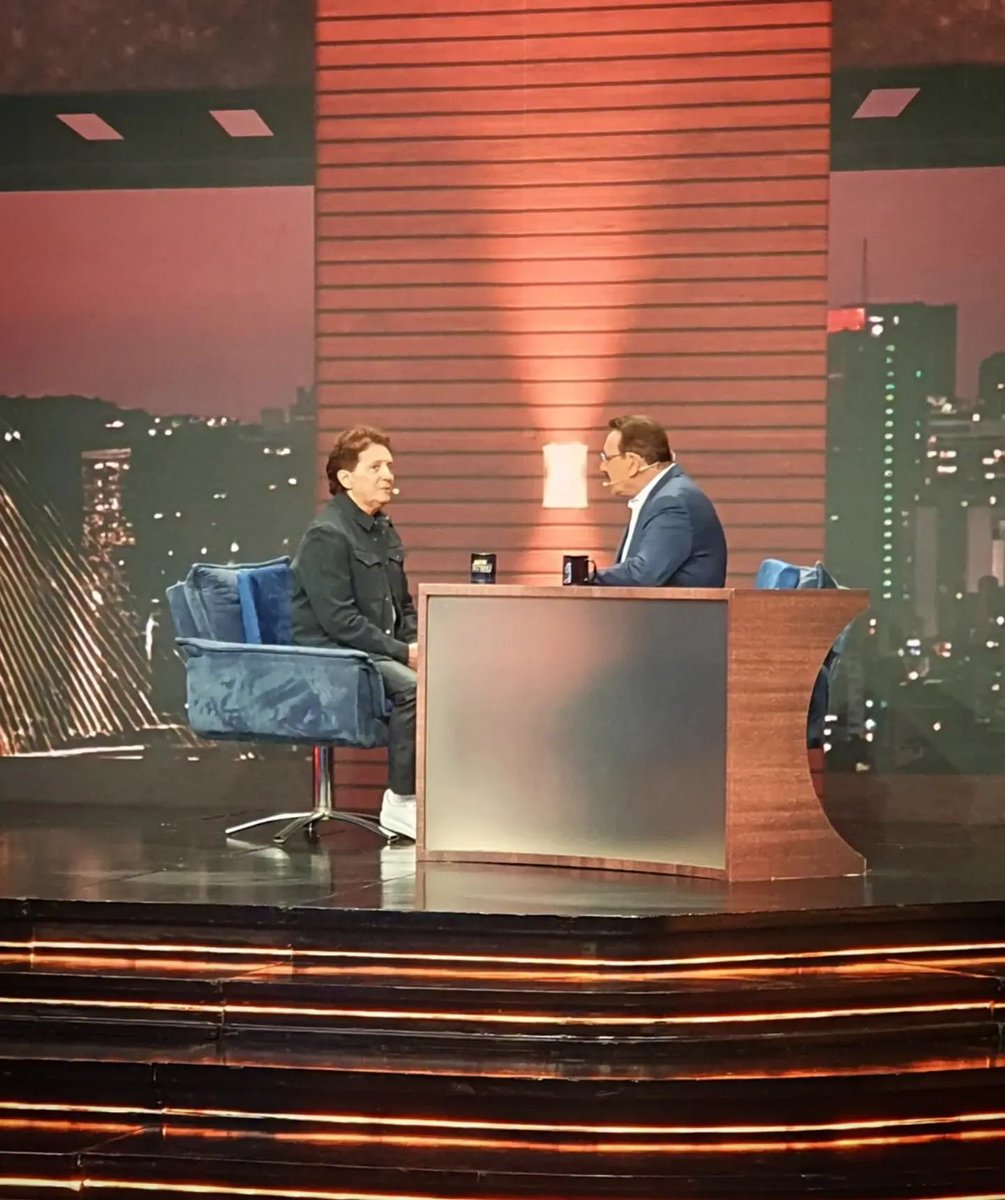 gilliardoficial's tweet photo. Ontem foi dia estar gravando com o querido amigo @ratinhodosbt o @pgm_ratinho no @SBTonline !
Fiquem ligados que aviso quando irá passar! 😉 📺
• • •
#Gilliard #ProgramaDoRatinho #Ratinho #Sbt #Musica https://t.co/Znyoi759Di