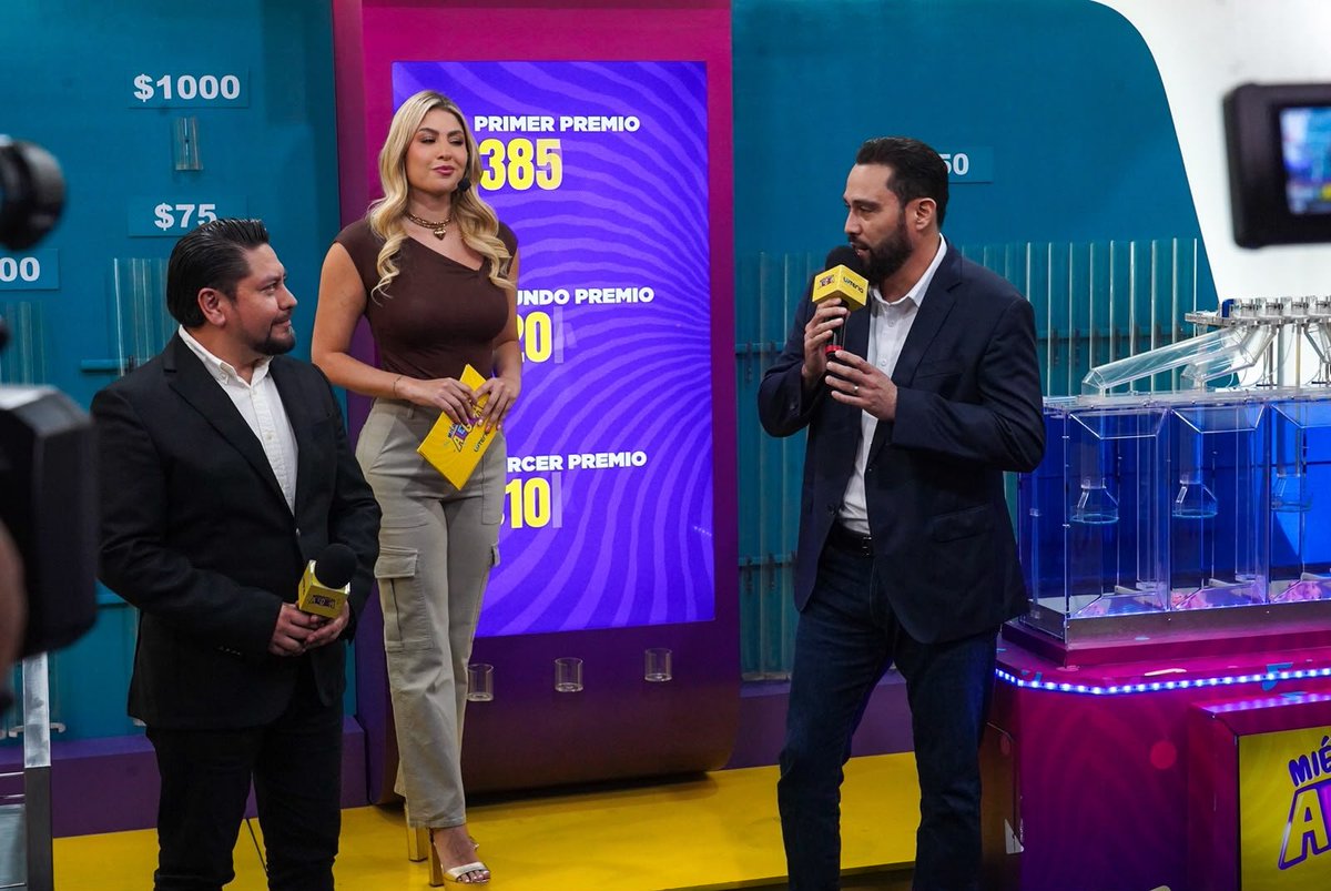 LaCapitalSSC's tweet photo. 🎊 Mario Durán participó en el sorteo ordinario No. 460 de la LNB, dedicado al Divino Salvador del Mundo. El edil capitalino invitó a la población a ser parte de las actividades de las Fiestas Agostinas 2026. 🙌

#FiestasAgostinas2026 #SanSalvadorCentro #DivinoSalvadorDelMundo https://t.co/MAP2b2KTlJ