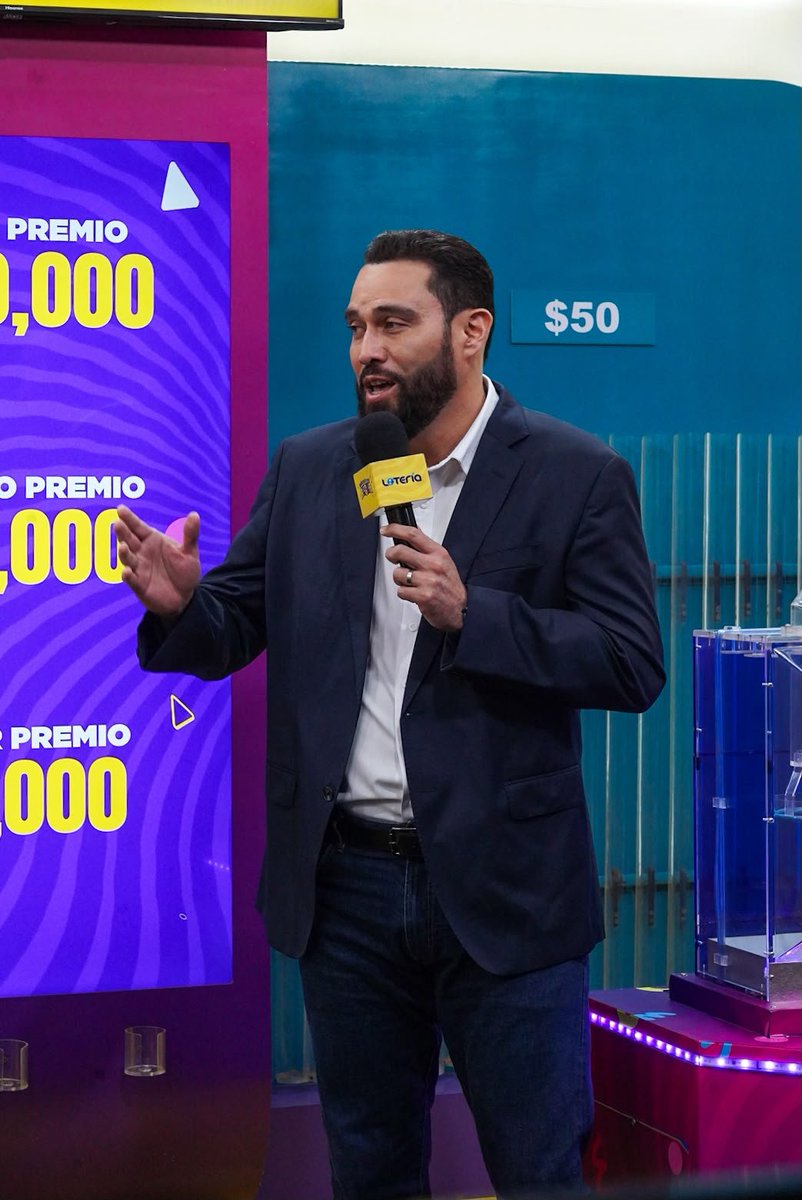LaCapitalSSC's tweet photo. 🎊 Mario Durán participó en el sorteo ordinario No. 460 de la LNB, dedicado al Divino Salvador del Mundo. El edil capitalino invitó a la población a ser parte de las actividades de las Fiestas Agostinas 2026. 🙌

#FiestasAgostinas2026 #SanSalvadorCentro #DivinoSalvadorDelMundo https://t.co/MAP2b2KTlJ