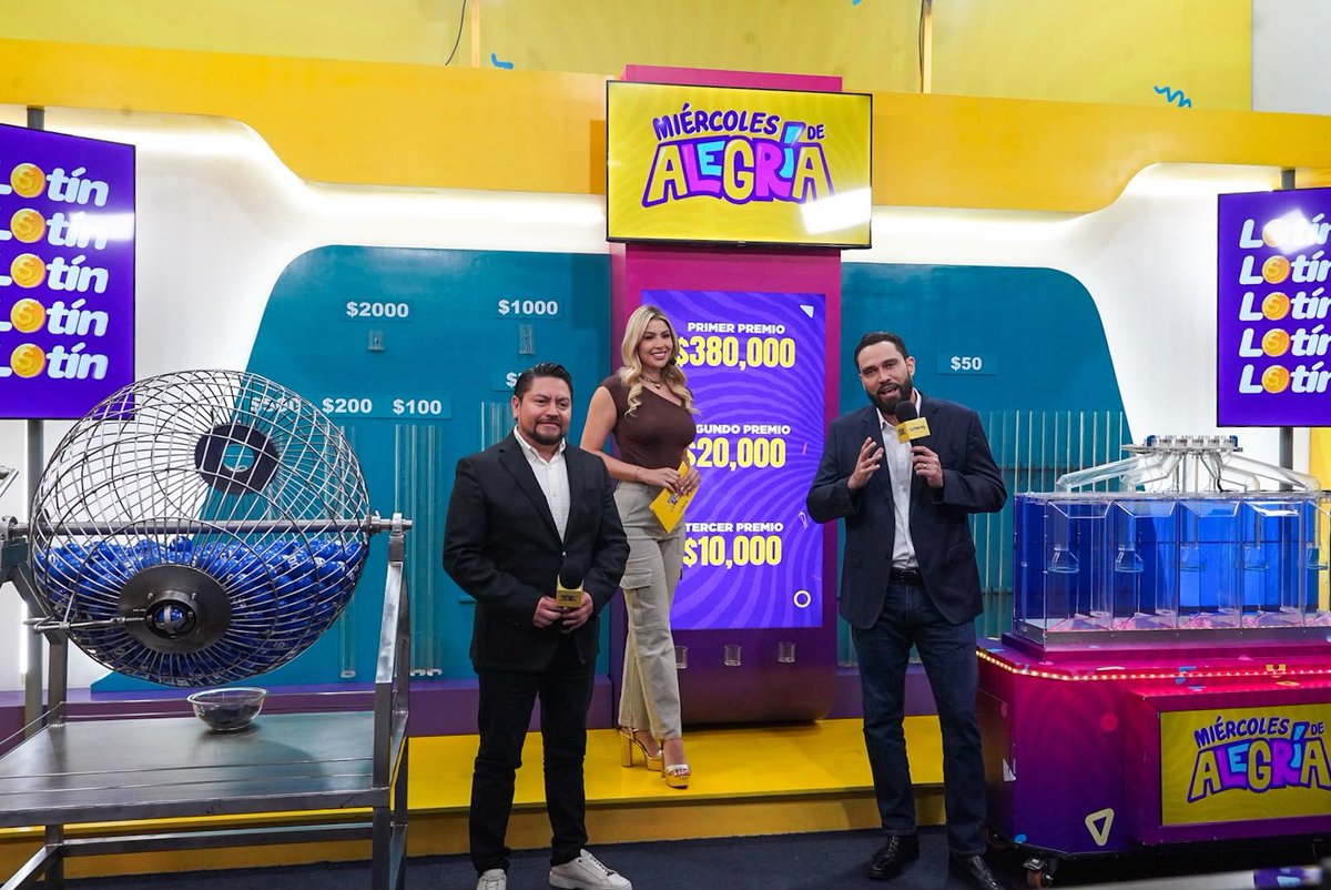 Larepublicass's tweet photo. 🎉 El alcalde Mario Durán participó en el sorteo ordinario No. 460 de la LNB, dedicado al Divino Salvador del Mundo. Durante la actividad, invitó a las familias salvadoreñas a disfrutar de las Fiestas Agostinas 2026. 🎡

#FiestasAgostinas2026 #SanSalvadorCentro #LNB https://t.co/6EYY9qLlJT