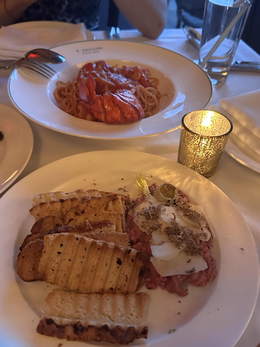 Emilina_Jones's tweet photo. The meeting concluded successfully, and we arranged to have dinner together afterwards. Let's temporarily set aside work and relax in the warm atmosphere of everyday life https://t.co/ESIf3ohmqE