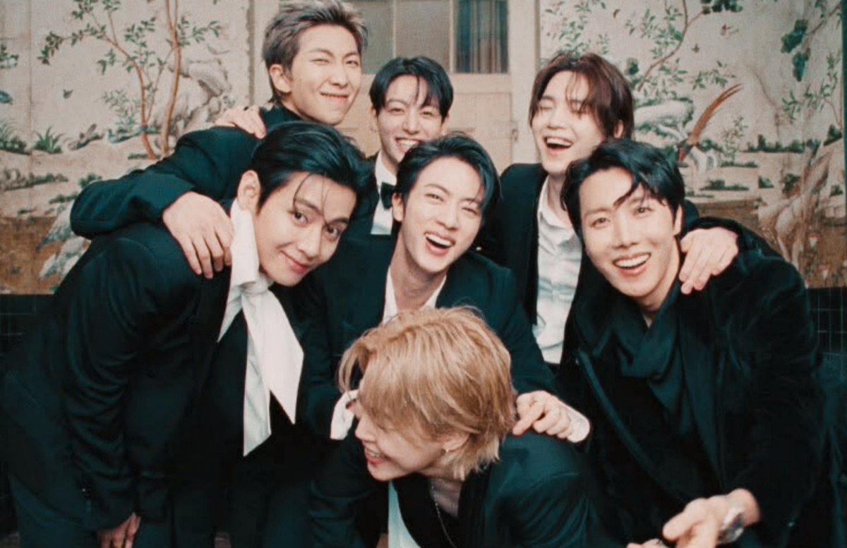 RealTrusfrated's tweet photo. I literally didn't think I could love BTS more than I already do and they prove me wrong every single day. 💜 https://t.co/A7kd0Xhkk7