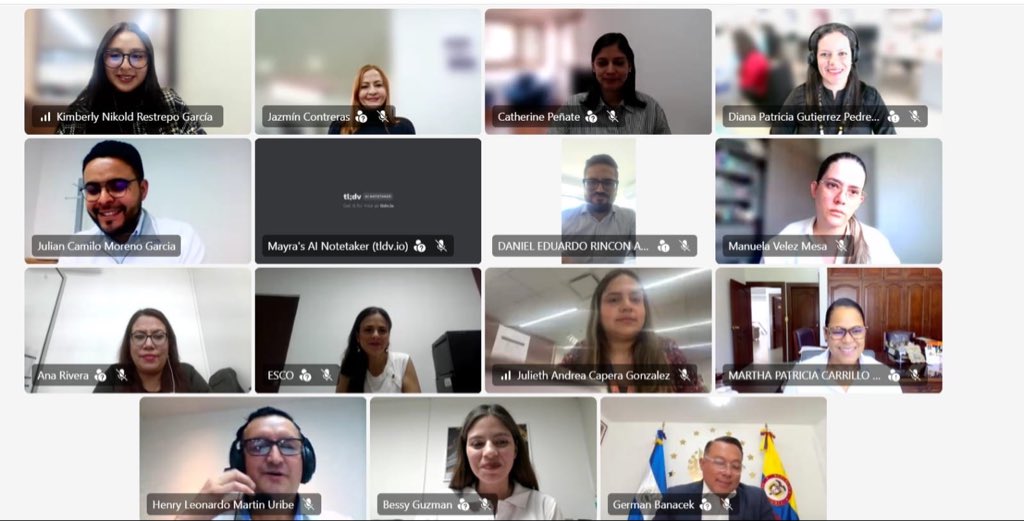 ansvcol's tweet photo. 📍Hoy llevamos a cabo la clausura del Proyecto de Cooperación Técnica con el @FONATSV de El Salvador: "Intercambio de conocimientos y buenas prácticas en seguridad vial y atención integral a víctimas de siniestros de tránsito entre Colombia y El Salvador", una iniciativa posible gracias a la gestión de @APCColombia y @AgenciaEsco.

💡Durante la jornada se intercambiaron conocimientos y buenas prácticas entre ambos países en materia de seguridad vial.

👏🏼 Entre los temas abordados se destacaron los centros de control y monitoreo del tráfico, la educación vial para niñas, niños y adolescentes, y el fortalecimiento de los entornos escolares seguros.