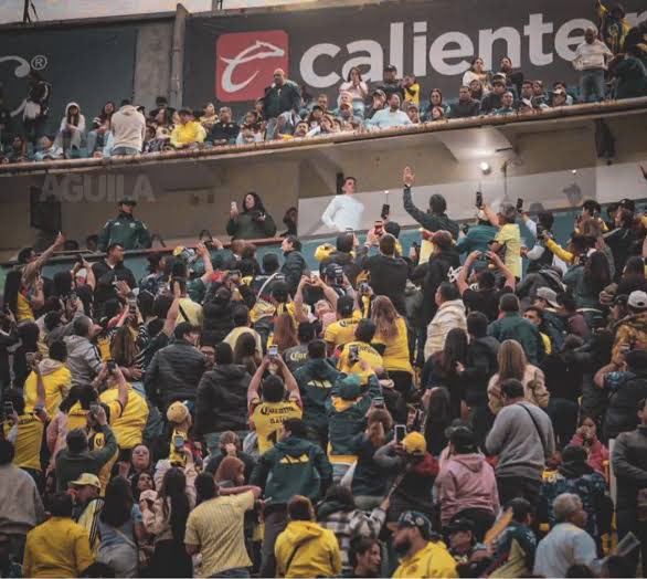Osckar1916_'s tweet photo. Me acabo de acordar de aquel día donde el partido pasó a segundo termino.💔

Y desde entonces, tengo esa sensación de que algo falta cada vez que juega el América. https://t.co/zi5u5q3Lt2