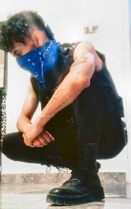 SewerZombies's tweet photo. Bandit Punk Is he a Crip? #highwayrobbery #highwaytohell #PunkGang https://t.co/6iQCofvQCE