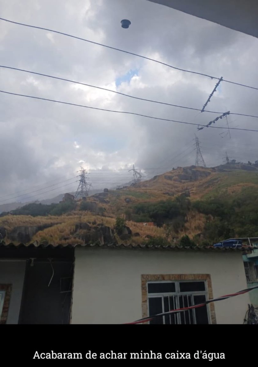 ysg99k's tweet photo. postei isso no status e minha avo me ligou desesperada achando que era a NOSSA caixa dagua https://t.co/uuVBO0unEb