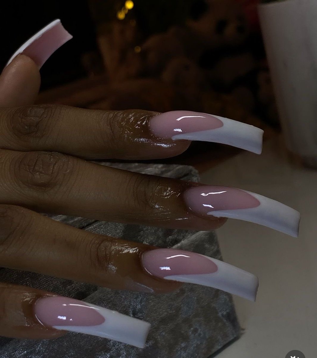 cazhleafz's tweet photo. Kinda want curved nails rn https://t.co/egAPFFiyfB