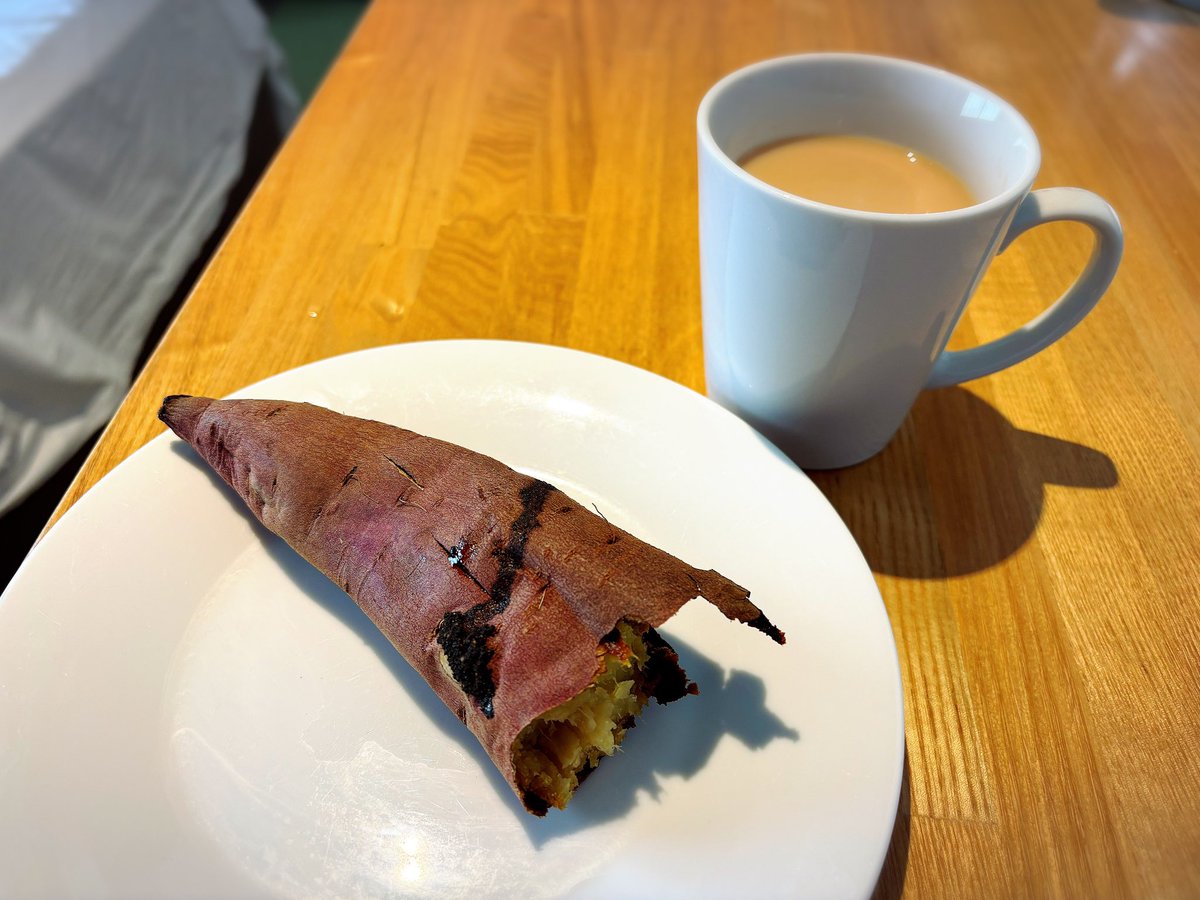 chikaco_eats's tweet photo. 焼きいも
スパイスミルクティー https://t.co/ywIrrjfnuJ
