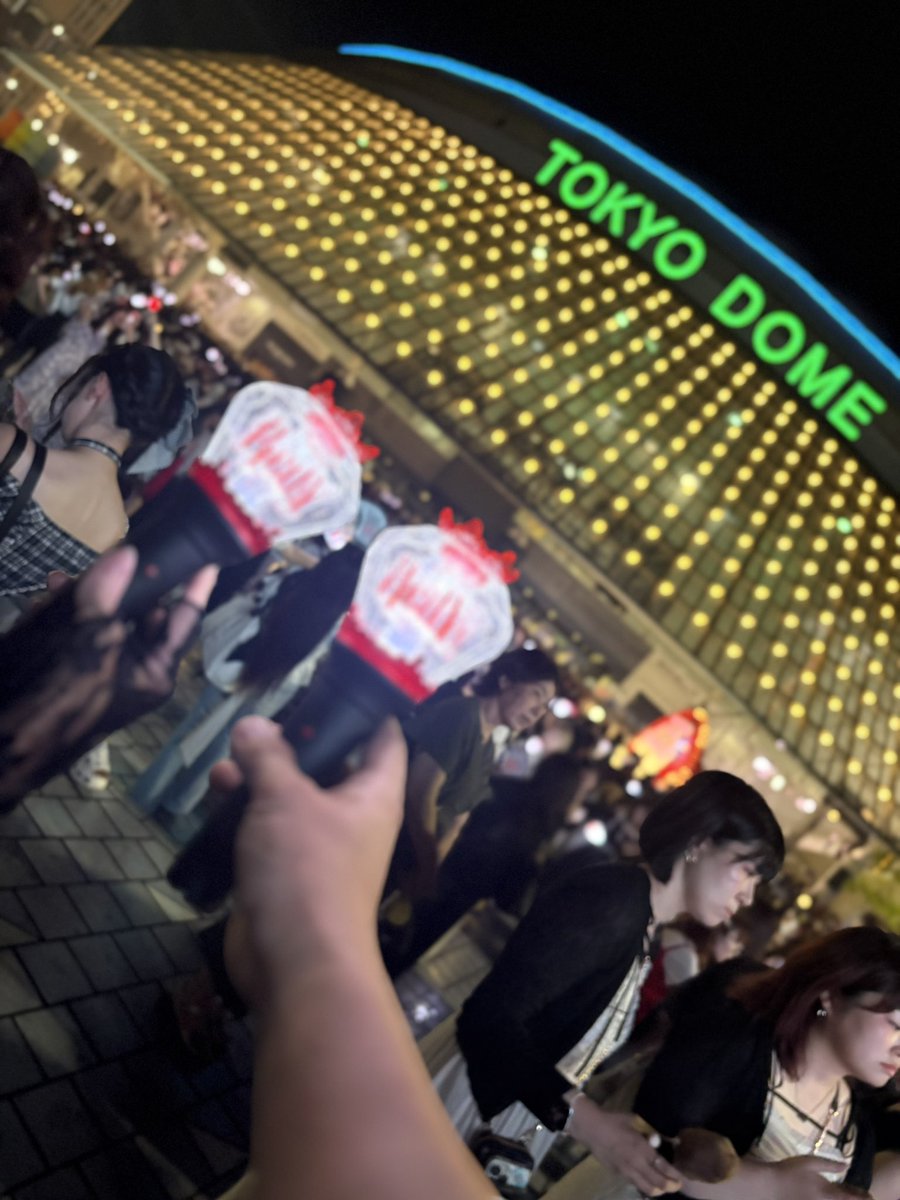 m_jvoice1's tweet photo. Are you Red.Y ? in Tokyo Dome 7/26

入って来てまだ抜けてないから
見逃し配信も見まくってるんだけど、見てても泣けるし、当日も泣いたし、Bloomin'2回も聴けるなんて神過ぎん？セトリが

誰か助けてw
色んな気持ちALTに書いたから見たかったら見てください👊
#しゅーつい
 #AreyouRed.Y https://t.co/DT287lFa8g