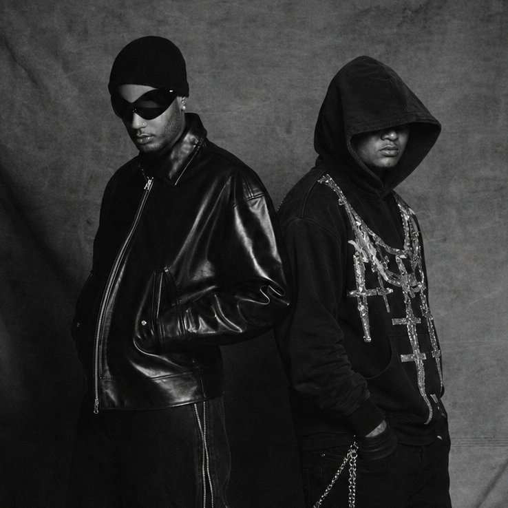 RapMais's tweet photo. 🚨 DEREK E JOVEM DEX REVELAM CAPA E TRACKLIST DA MIXTAPE COLABORATIVA “DOUBLE D”

O projeto terá 9 FAIXAS e chega às plataformas AMANHÃ, às 21h04.

A Mix reúne músicas em dupla e faixas solos dos dois artistas. https://t.co/Ju0ra7iHGL