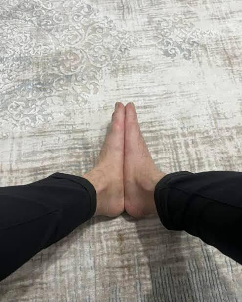 bayrakmedya's tweet photo. Evde yürürken sürekli ses çıkardığı için alt komşusunun şikayeti üzerine bir vatandaş, düz taban olduğunu WhatsApp üzerinden komşusuna bildirdi. https://t.co/IC8GDX0g9X
