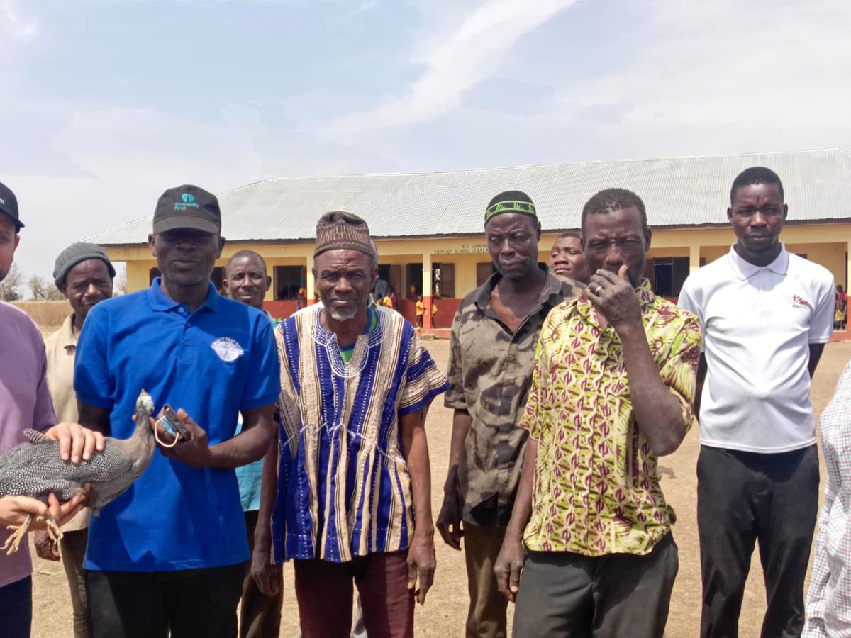 HF_Ghana's tweet photo. As a token of gratitude, the people of Obaladan presented a guinea fowl to our guest, expressing their heartfelt appreciation for Humanity First’s continued support and commitment to uplifting their community.

#HumanityFirst
#ServingMankind
#humanityfirstghana https://t.co/HtLIZ8A7iF