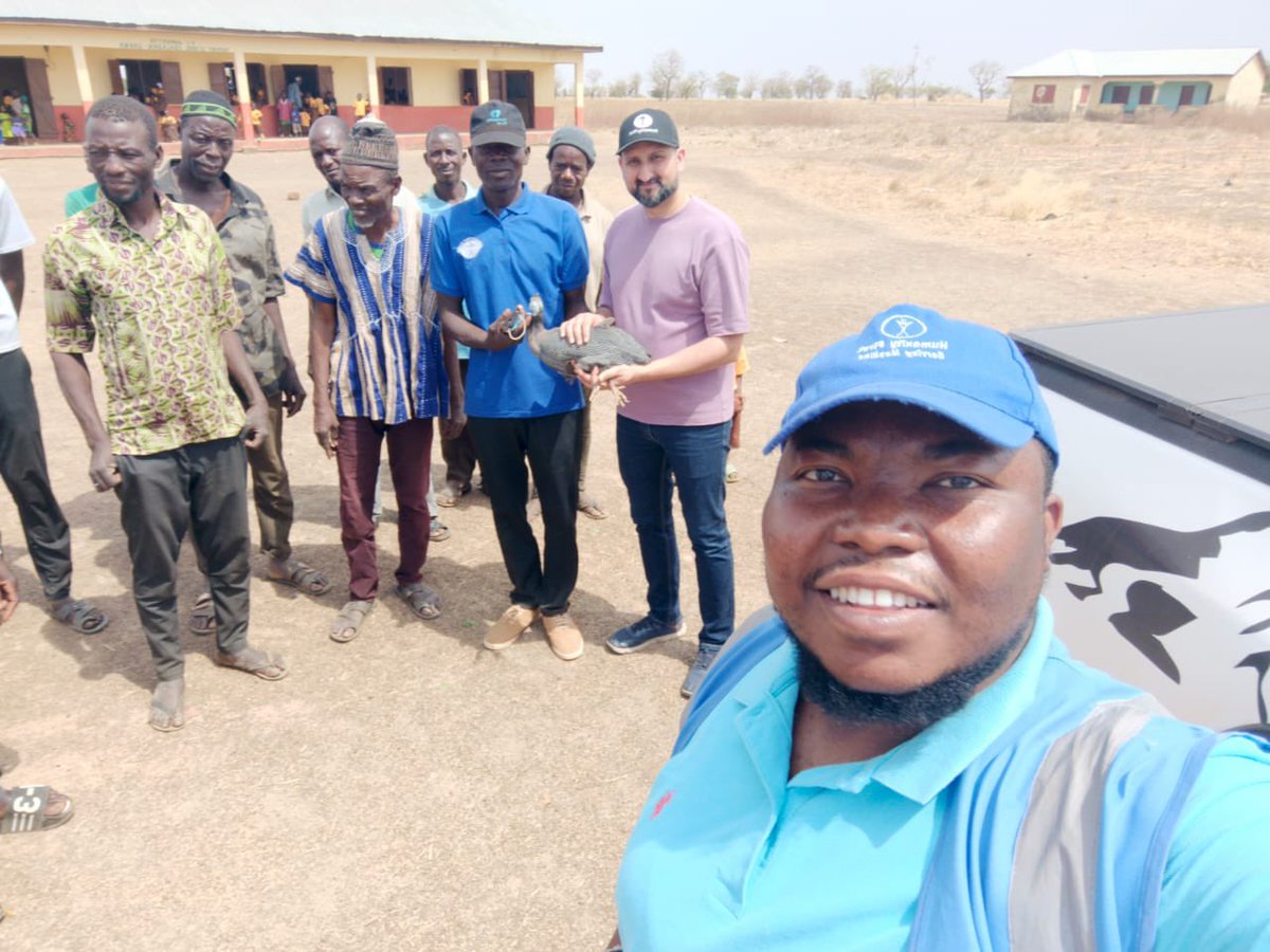 HF_Ghana's tweet photo. As a token of gratitude, the people of Obaladan presented a guinea fowl to our guest, expressing their heartfelt appreciation for Humanity First’s continued support and commitment to uplifting their community.

#HumanityFirst
#ServingMankind
#humanityfirstghana https://t.co/HtLIZ8A7iF
