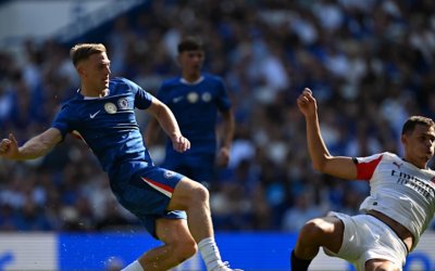 andrean_u's tweet photo. Keputusan cerdas atau terlalu berisiko? Manchester United resmi coret Liam Delap dari daftar buruan! 

Manajemen Setan Merah menolak negosiasi setelah ditawari pihak Delap. Alasannya masuk akal: striker 23 tahun itu rentan cedera dan hanya mencetak 2 gol dari 41 laga bersama Chelsea musim lalu.
Sebagai gantinya, Michael Carrick kini membidik dua opsi yang jauh lebih matang:

Dusan Vlahovic: Opsi ekonomis karena berstatus free agent usai berpisah dengan Juventus.

Ollie Watkins: Jaminan gol di Premier League, meski Aston Villa pasti mematok harga sangat tinggi.

Di tengah potensi hengkangnya Joshua Zirkzee ke Juventus, MU lebih butuh penghematan dengan merekrut Vlahovic, atau all-in bakar uang demi Watkins?

Sc: MerahPutih
