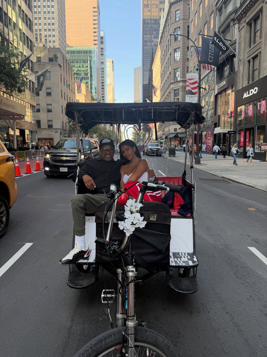 wavecheckers's tweet photo. Mike Epps &amp; his wife Kyra in NYC 🗽 https://t.co/kqZljxkER1