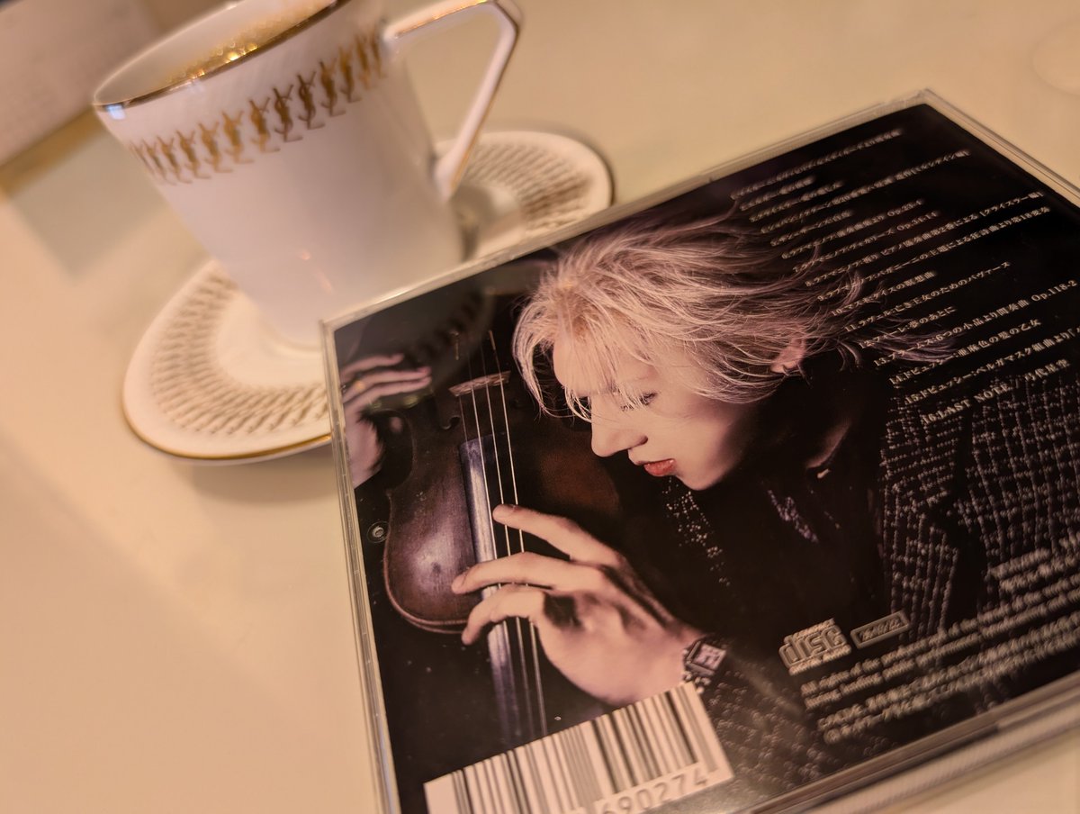 fiore7878's tweet photo. cafeTime　TIMELESS＋🎻を聴きながら。 今日はクリムトの深いグリーンが観たくなりました。あした♪ワクワクな感じ。
#エミーリエフレーゲ
#グスタフクリムト
#TeaTime https://t.co/zudPR8b6cD