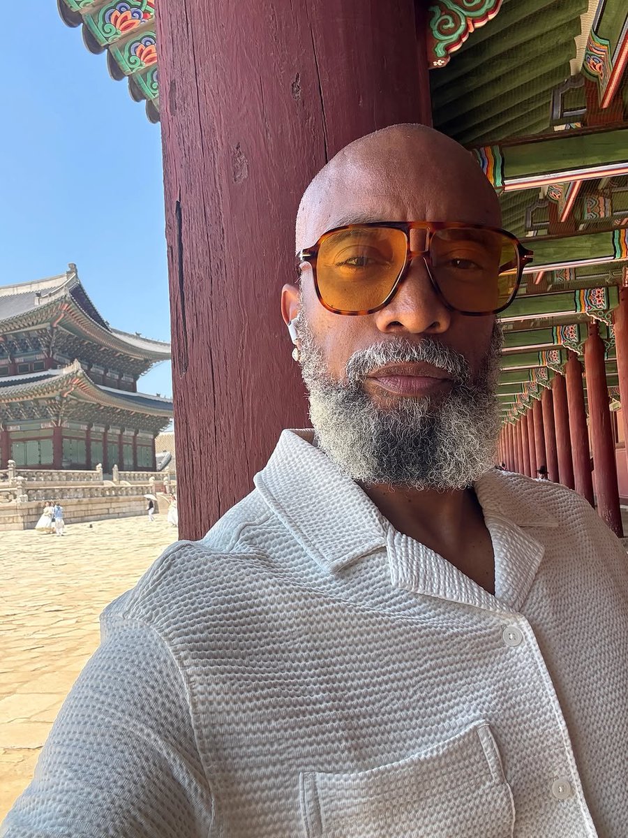 1rnestKaplan's tweet photo. Selfie (w/1 styled pic) dump from my Seoul, Korea trip. Loved every minute. Cherish the Day and appreciate the journey. 🇰🇷😮‍💨🔥🦊

#selﬁe #korea #seoul #travel #thedopeprofessor https://t.co/zQ6yGnOJsA