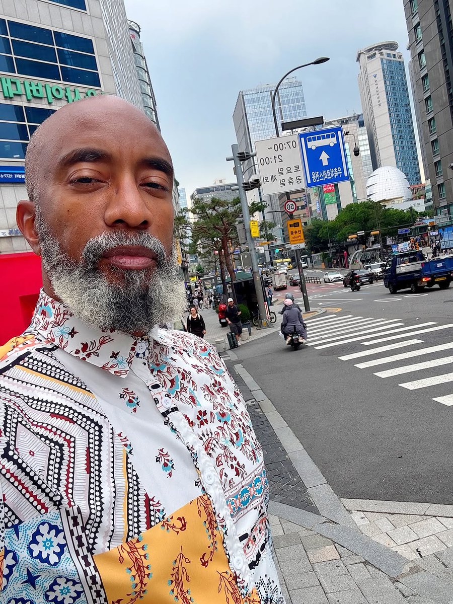 1rnestKaplan's tweet photo. Selfie (w/1 styled pic) dump from my Seoul, Korea trip. Loved every minute. Cherish the Day and appreciate the journey. 🇰🇷😮‍💨🔥🦊

#selﬁe #korea #seoul #travel #thedopeprofessor https://t.co/zQ6yGnOJsA