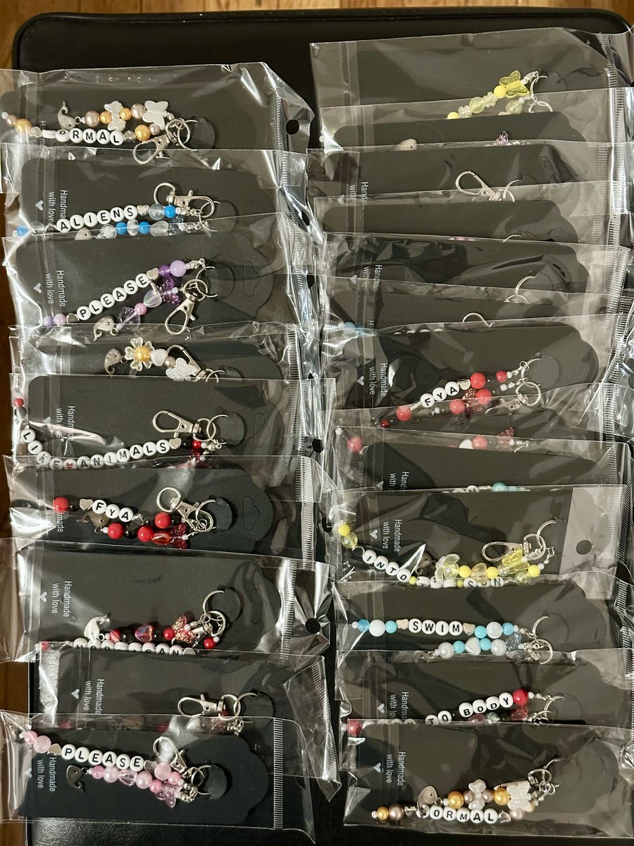 stillwithu99's tweet photo. Finally done with all my freebies!!! I’ll be at foxboro on both days. If you see me handing these out, come and get one ❤️ 

#BTS_WORLDTOUR_ARIRANG
#BTS_WORLDTOUR_FOXBOROUGH https://t.co/9fJfudqjjI
