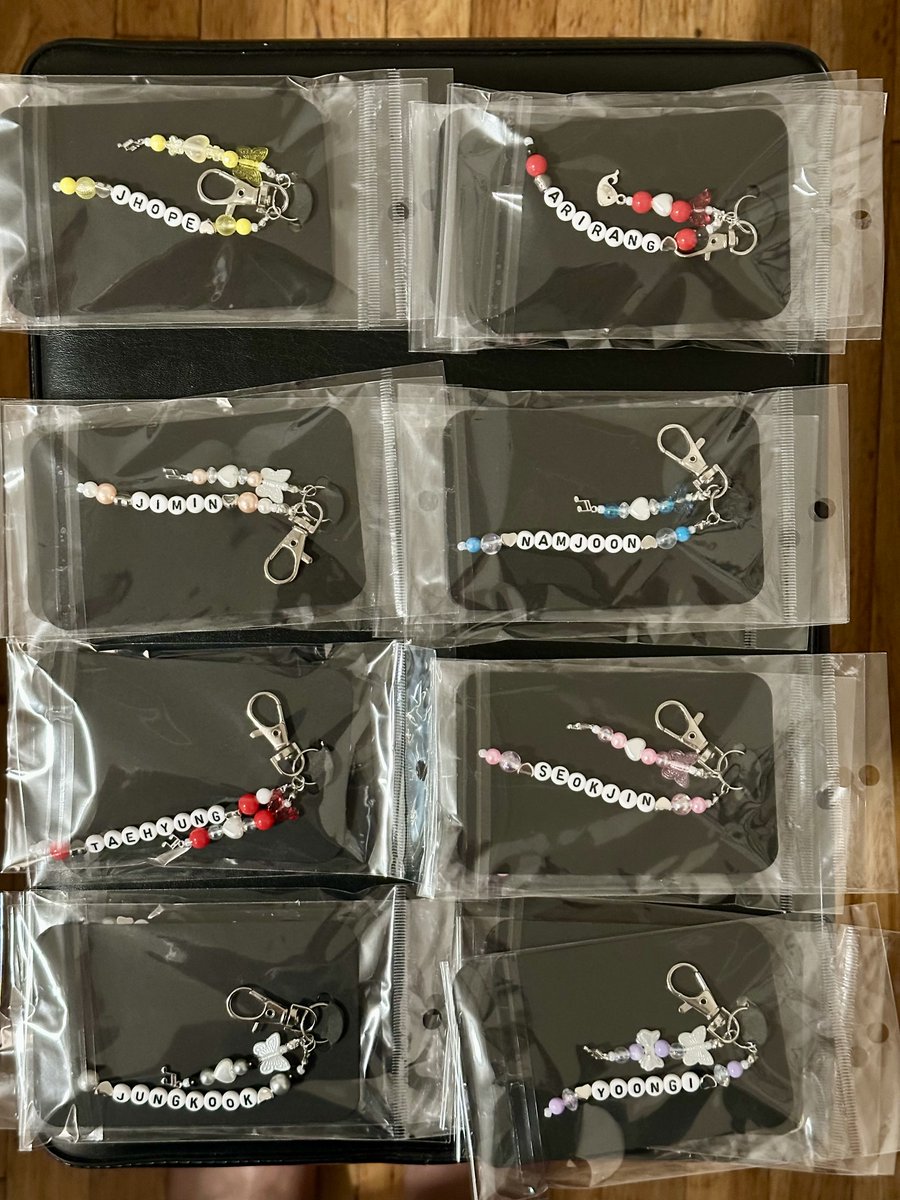 stillwithu99's tweet photo. Finally done with all my freebies!!! I’ll be at foxboro on both days. If you see me handing these out, come and get one ❤️ 

#BTS_WORLDTOUR_ARIRANG
#BTS_WORLDTOUR_FOXBOROUGH https://t.co/9fJfudqjjI