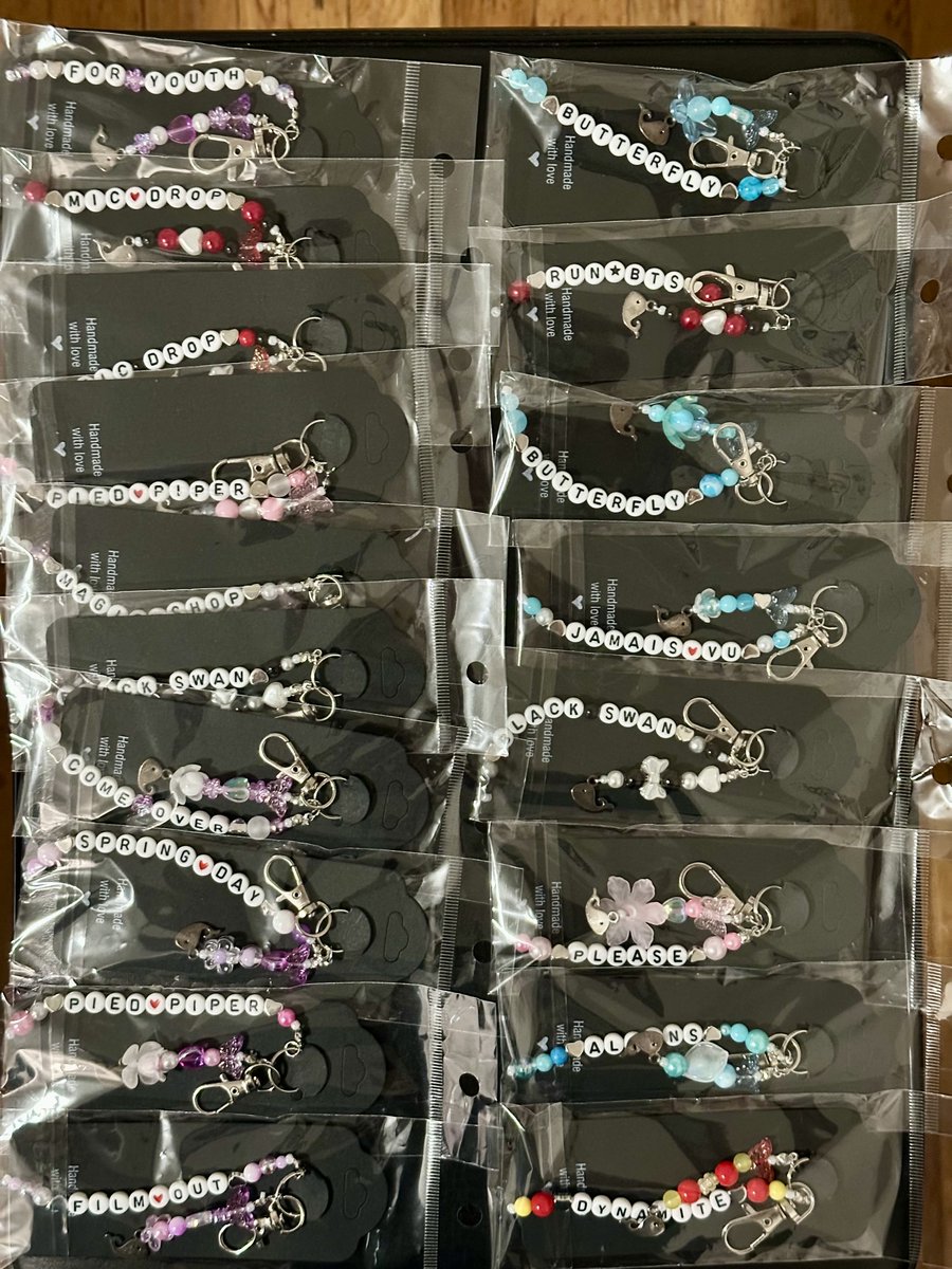 stillwithu99's tweet photo. Finally done with all my freebies!!! I’ll be at foxboro on both days. If you see me handing these out, come and get one ❤️ 

#BTS_WORLDTOUR_ARIRANG
#BTS_WORLDTOUR_FOXBOROUGH https://t.co/9fJfudqjjI