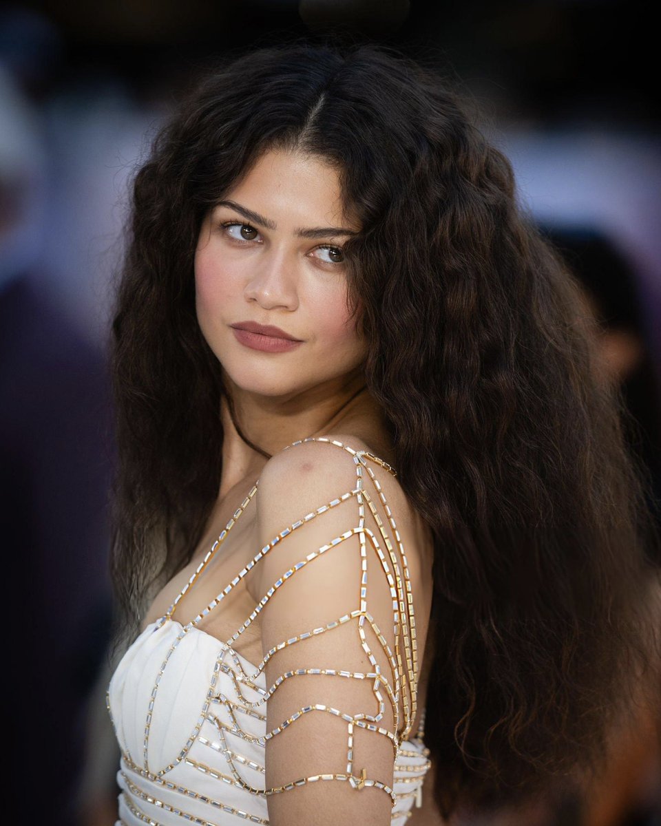 zendayacomz's tweet photo. unreal https://t.co/t3kNCmX4Lk
