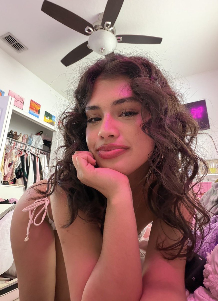 clipprxx's tweet photo. Victoria Jaimes might be the most beautiful woman on the planet. https://t.co/aDUPjQTAUP