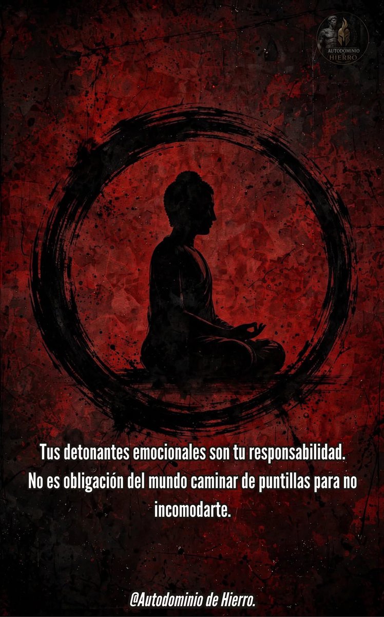 musicandsoularg's tweet photo. Hay una verdad que pocas personas están dispuestas a aceptar: 𝘁𝘂𝘀 𝗱𝗲𝘁𝗼𝗻𝗮𝗻𝘁𝗲𝘀 𝗲𝗺𝗼𝗰𝗶𝗼𝗻𝗮𝗹𝗲𝘀 𝘀𝗼𝗻 𝘁𝘂 𝗿𝗲𝘀𝗽𝗼𝗻𝘀𝗮𝗯𝗶𝗹𝗶𝗱𝗮𝗱.

No es obligación del mundo caminar de puntillas para evitar incomodarte. Siempre habrá alguien que diga algo que no te guste. Que piense diferente. Que cuestione tus ideas. Que te ignore. Que te rechace. Que haga exactamente lo contrario de lo que esperabas.

Y si cada una de esas situaciones tiene el poder de controlar tu estado de ánimo... entonces el problema no está afuera.

Está en el poder que les has entregado.

Los estoicos comprendieron hace más de dos mil años que nadie puede herirte emocionalmente sin tu participación.

Epicteto lo expresó de una manera extraordinaria: "𝗡𝗼 𝗻𝗼𝘀 𝗮𝗳𝗲𝗰𝘁𝗮 𝗹𝗼 𝗾𝘂𝗲 𝗻𝗼𝘀 𝘀𝘂𝗰𝗲𝗱𝗲, 𝘀𝗶𝗻𝗼 𝗲𝗹 𝗷𝘂𝗶𝗰𝗶𝗼 𝗾𝘂𝗲 𝗵𝗮𝗰𝗲𝗺𝗼𝘀 𝘀𝗼𝗯𝗿𝗲 𝗲𝗹𝗹𝗼."

Dos personas pueden vivir exactamente la misma situación. Una pierde la calma. La otra permanece serena.

¿Qué cambió? No el hecho. La mente que lo interpretó.

Vivimos en una época donde muchas personas esperan que el mundo entero se adapte a sus emociones. Quieren que todos hablen como ellos desean. Que nadie los contradiga. Que nadie los incomode. Que nadie toque sus heridas.

Pero la vida nunca hizo esa promesa. El mundo seguirá siendo impredecible. La gente seguirá decepcionándote. Habrá críticas, rechazos, pérdidas y momentos incómodos. Pretender controlar todo eso es una batalla perdida desde el principio. Por eso el estoico dirige toda su energía hacia el único lugar donde realmente tiene poder: su propia mente.

Cada vez que algo te hace reaccionar con una intensidad desproporcionada, no preguntes primero: "¿𝗤𝘂𝗶é𝗻 𝗺𝗲 𝗵𝗶𝘇𝗼 𝗲𝘀𝘁𝗼?"

Pregúntate:

"¿𝗤𝘂é 𝗵𝗲𝗿𝗶𝗱𝗮 𝗱𝗲𝗻𝘁𝗿𝗼 𝗱𝗲 𝗺í 𝗮𝗰𝗮𝗯𝗮 𝗱𝗲 𝘀𝗲𝗿 𝘁𝗼𝗰𝗮𝗱𝗮?"

Porque los detonantes emocionales son maestros disfrazados.  No aparecen para destruirte. Aparecen para mostrarte aquello que todavía necesita ser trabajado. Si una crítica te rompe, quizá todavía dependes demasiado de la aprobación.

Si el éxito de otros te molesta, quizá aún no has hecho las paces con tu propio camino. Si una simple opinión arruina todo tu día, tal vez le has dado demasiado poder a personas que ni siquiera viven tu vida. La libertad comienza cuando dejas de exigir que el mundo cambie para sentirte en paz. Porque la paz verdadera nunca dependerá de tener una vida sin conflictos.

Dependerá de convertirte en alguien que ya no reacciona a todo.

Recuerda esto. No puedes controlar las palabras de los demás. No puedes controlar sus decisiones. No puedes controlar su forma de actuar. Pero siempre podrás decidir qué hacer con aquello que llega hasta ti.

Y esa decisión... Es donde comienza el verdadero autodominio.