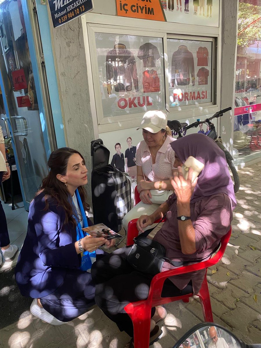 iyipartiusak64's tweet photo. İYİ Parti Kadın ve Aile Politikaları Bölge Koordinatörü Sayın Gülizar Şengül Peçen,  yöneticilerimizle birlikte Uşak İl Başkanlığımızı ziyaret ederek teşkilat mensuplarımızla bir araya geldi. 🇹🇷💙☀️ https://t.co/GALE9ttPId