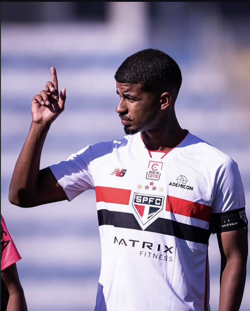 spfcinfoss's tweet photo. Matheus Ferreira pode deixar o São Paulo nos próximos dias.

O volante recebeu sondagens de clubes europeus e da Série B do Campeonato Brasileiro. O Tricolor não deve dificultar uma saída e avalia emprestá-lo para que ganhe minutagem no profissional.

[@felipee_sil]
📸 Monteiro https://t.co/IBhvmQ7gJz