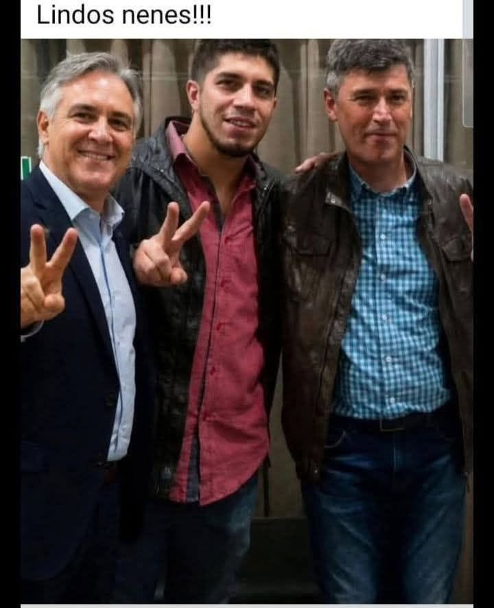 manmandangon's tweet photo. EL DE LA IZQUIERDA ES EL MANFLORO DE YARYOLA GOBERNADOR DE CORDOBA
EL DE LA DERECHA ES EL MANFLORO DE PASSERINI INTENDENTE DE CORDOBA
EL DEL MEDIO ES UN EMPLEADO DE LA MUNICIPALIDAD DE CORDOBA
AH!!! Y TAMBIEN VIOLO MATO Y DESCUARTIZO UNA NENA DE 14 AÑOS https://t.co/wcA8yaQHYH